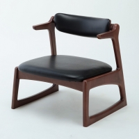 Chanting Chair